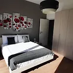 Mari Villa *